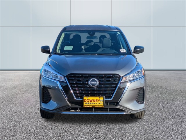 2025 Nissan Kicks Play S photo 2