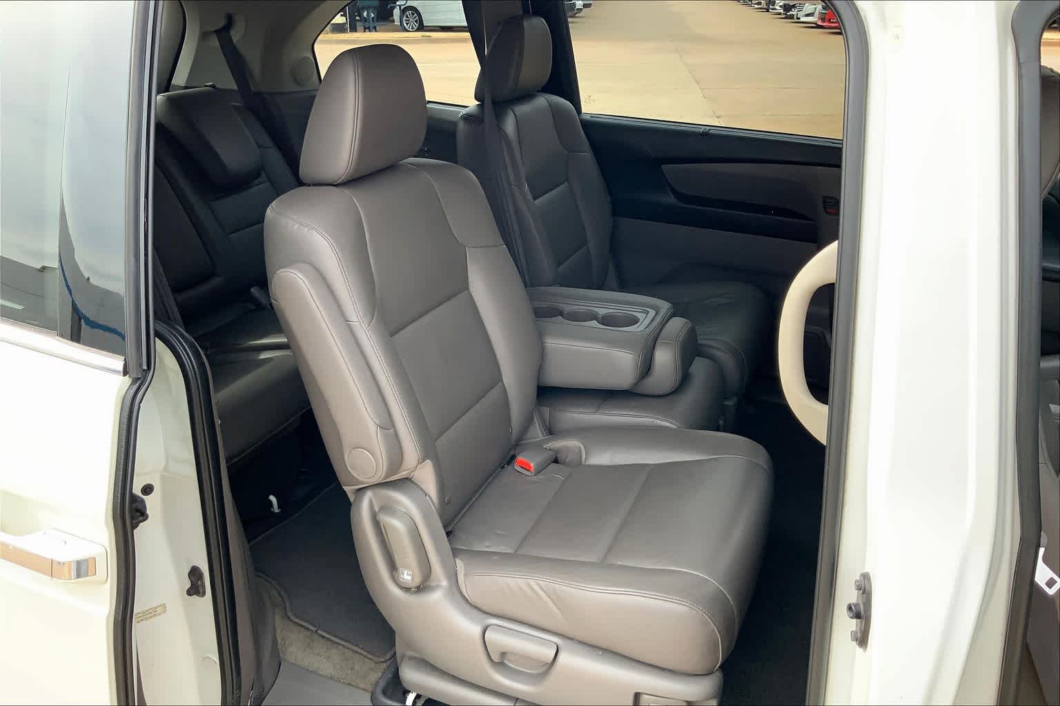 2015 Honda Odyssey Touring Elite photo 16