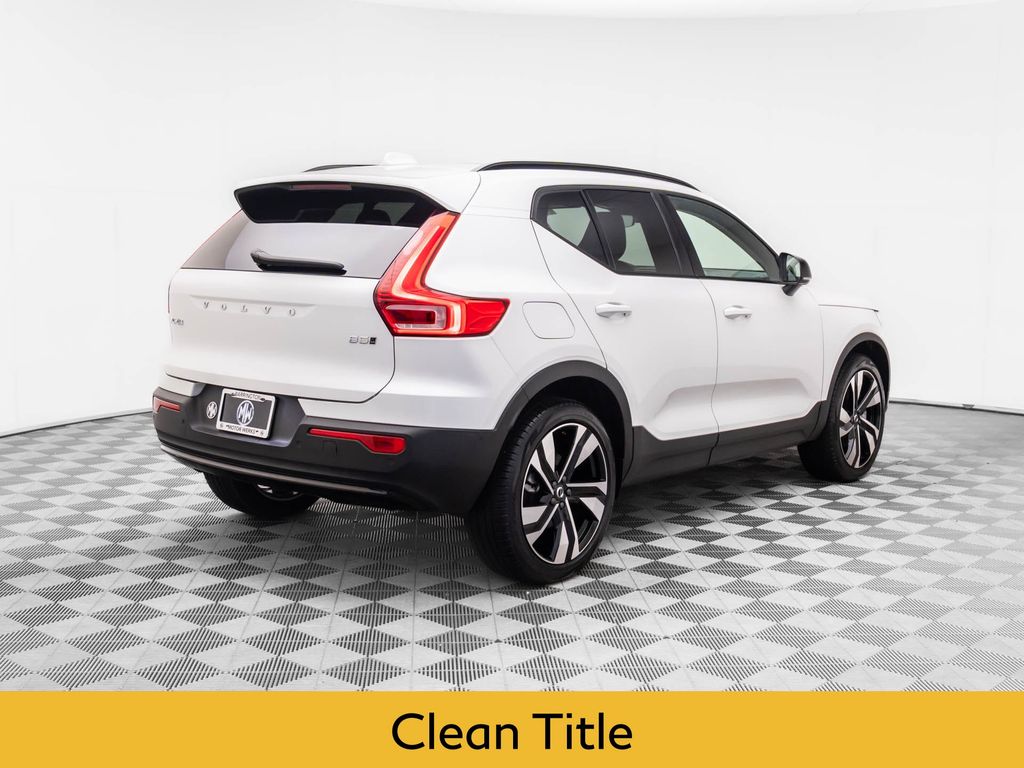 2025 Volvo XC40 Plus photo 2