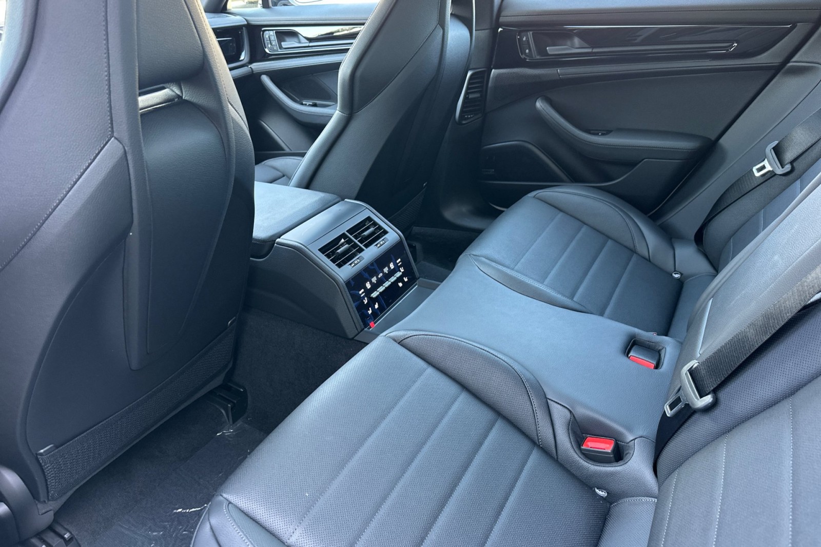 2026 Porsche Panamera 4 E-Hybrid photo 15