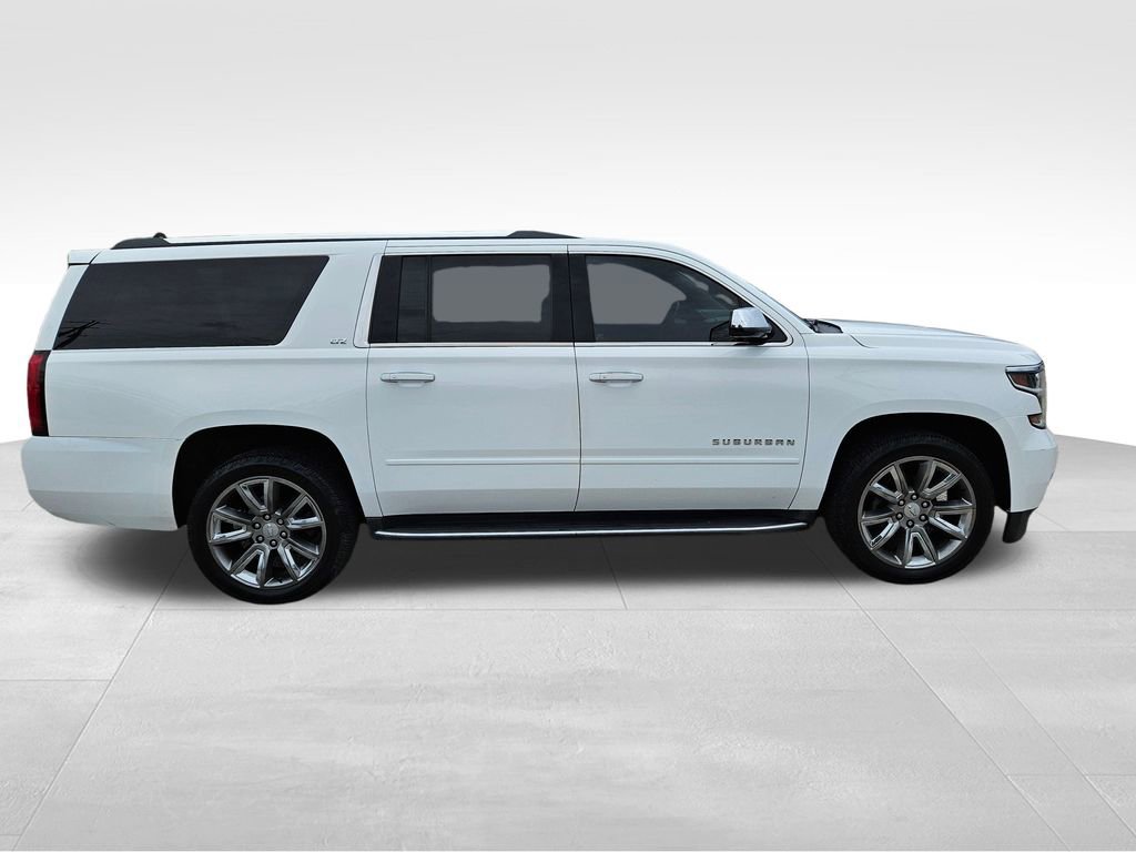 2016 Chevrolet Suburban LTZ photo 4