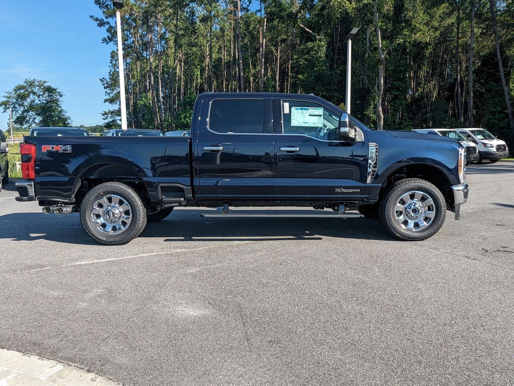 2025 Ford F-250 Lariat photo 2