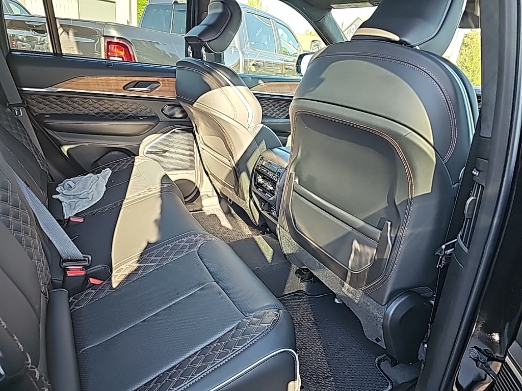 2025 Jeep Grand Cherokee Summit Reserve photo 7