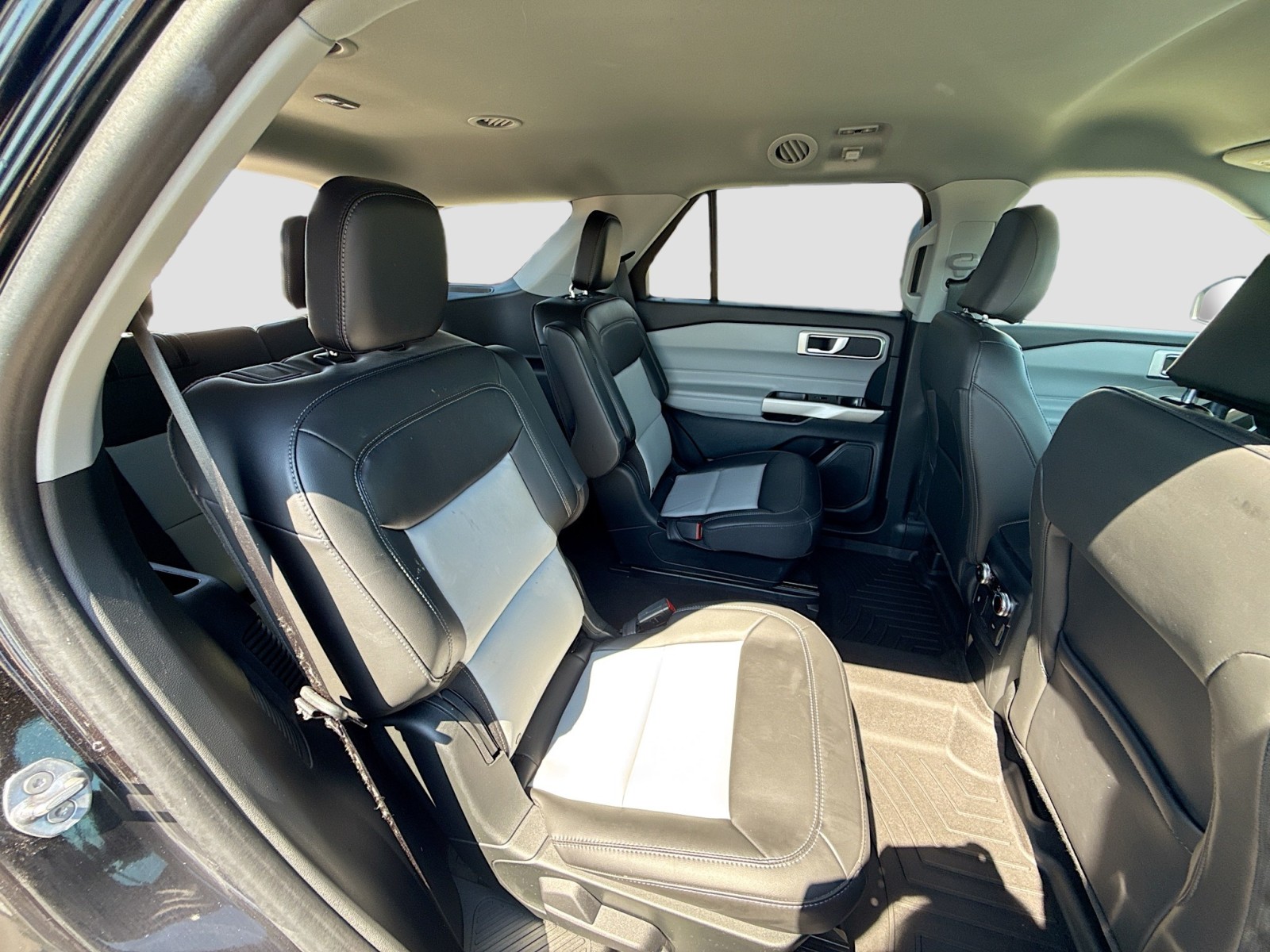 2024 Ford Explorer XLT photo 26