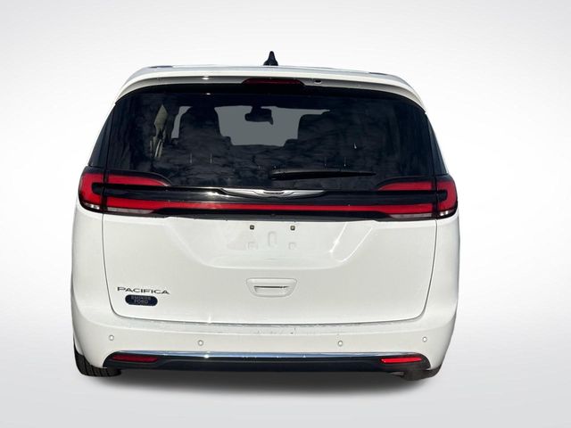 2024 Chrysler Pacifica Touring L photo 4
