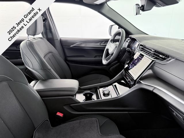 2025 Jeep Grand Cherokee Laredo X photo 22