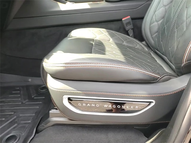 2023 Jeep Grand Wagoneer III photo 13