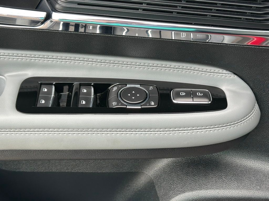 2021 Lincoln Corsair Standard photo 16