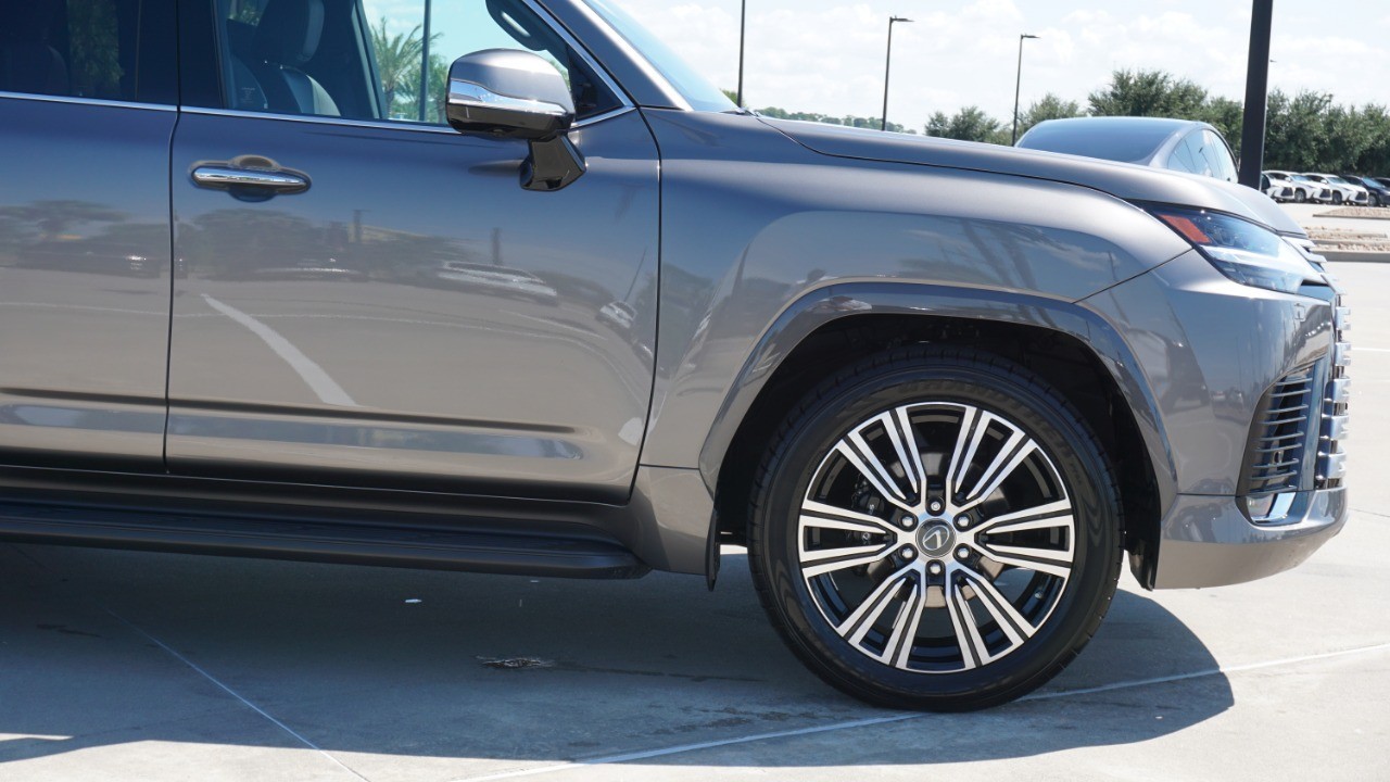 2022 Lexus LX 600 Luxury photo 7