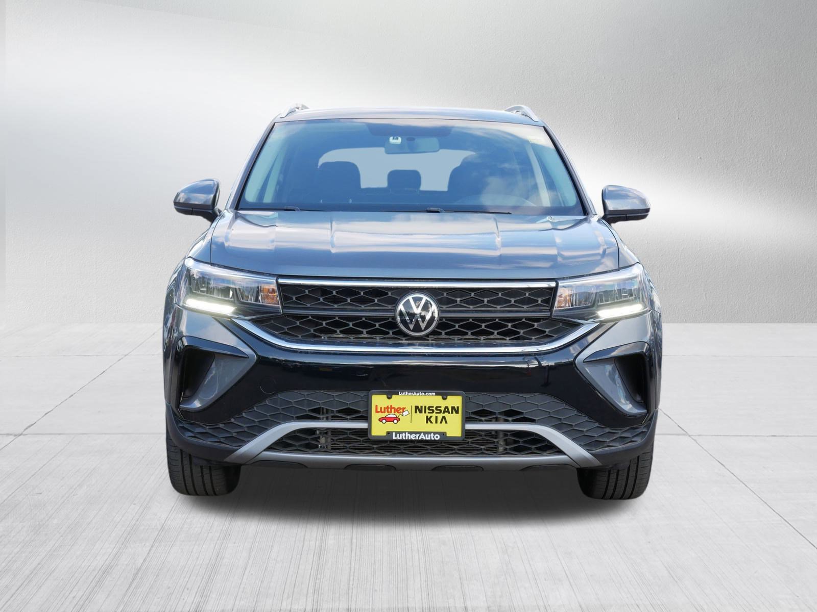 Used 2022 Volkswagen Taos SE with VIN 3VVWX7B24NM046417 for sale in Inver Grove, Minnesota