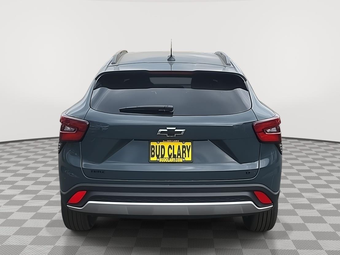2025 Chevrolet Trax LT photo 4