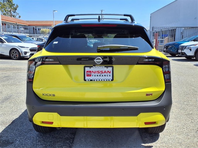 2026 Nissan Kicks SR photo 8