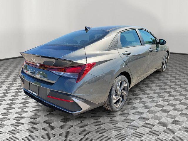 2025 Hyundai Elantra SEL Sport photo 4