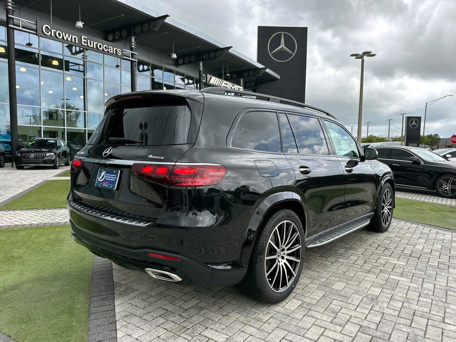 2025 Mercedes Benz GLS 580 4MATIC photo 2