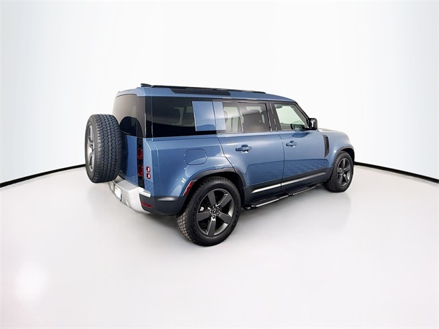 2025 Land Rover Defender 110 S photo 5