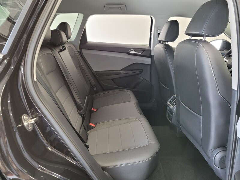 2023 Volkswagen Taos SE photo 14