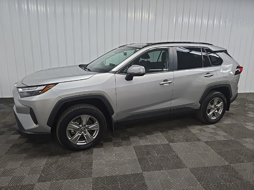 2024 Toyota RAV4 Hybrid XLE photo 6