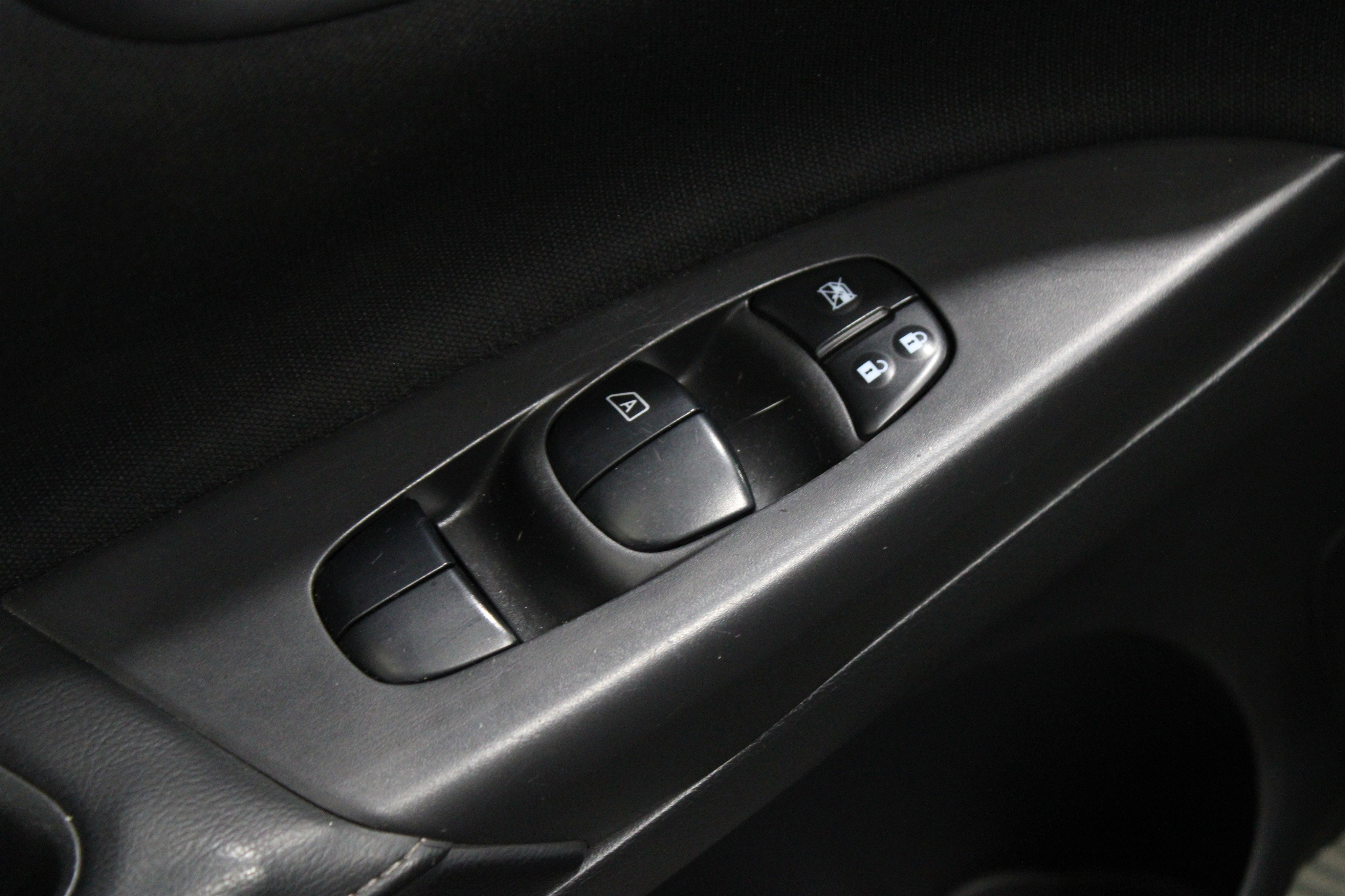 2018 Nissan Sentra S photo 3