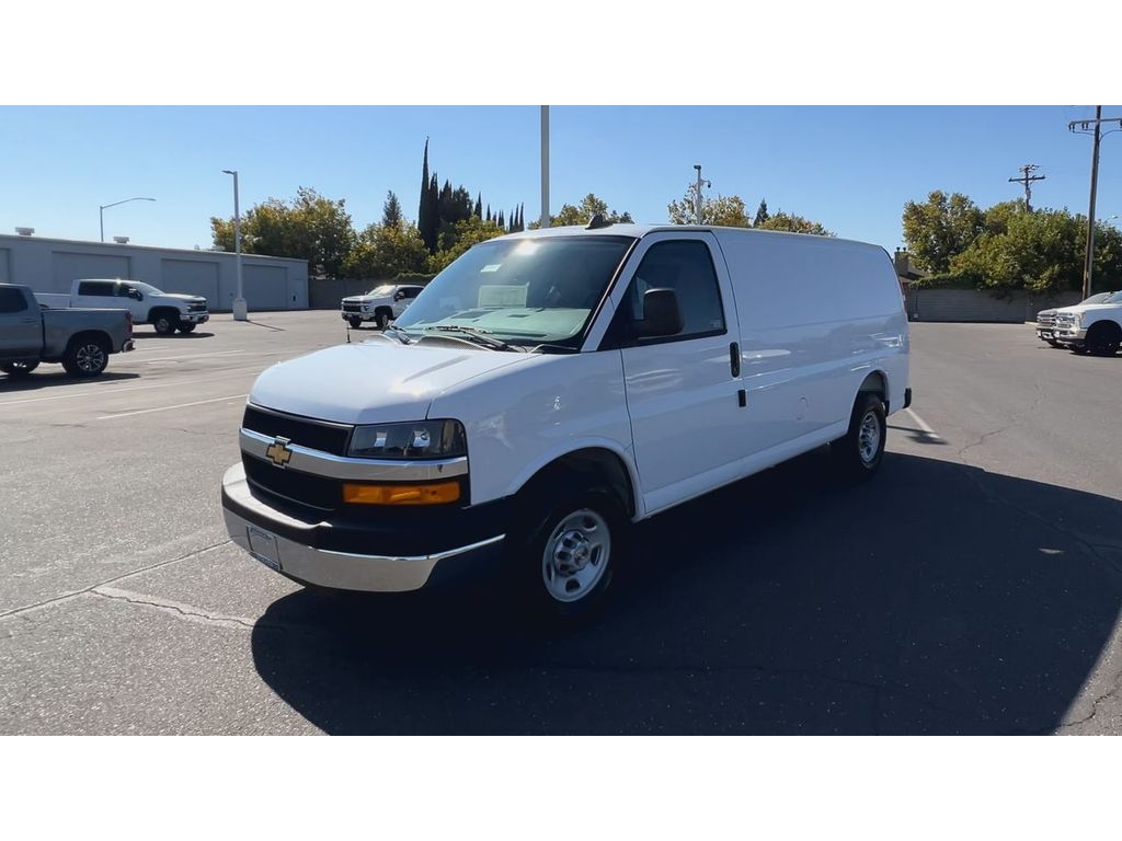 2025 Chevrolet Express Cargo 2500 photo 5