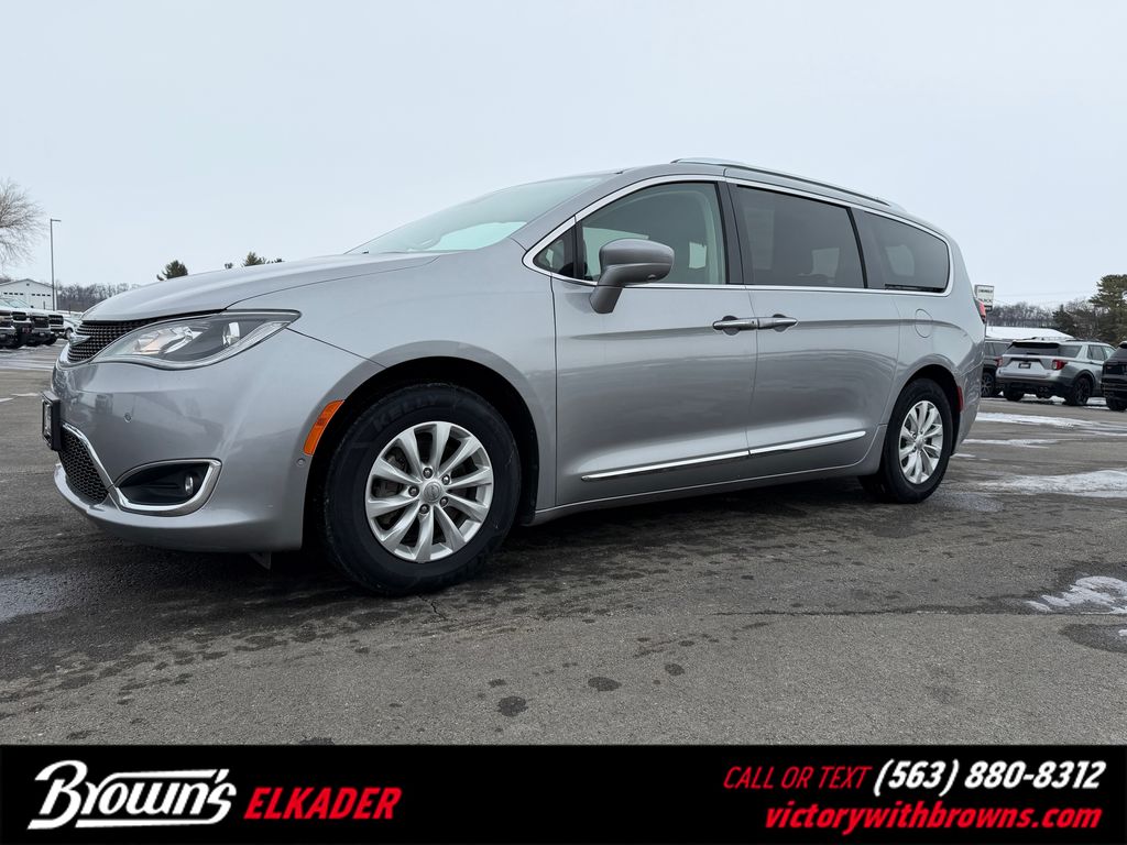 2018 Chrysler Pacifica Touring L's photo