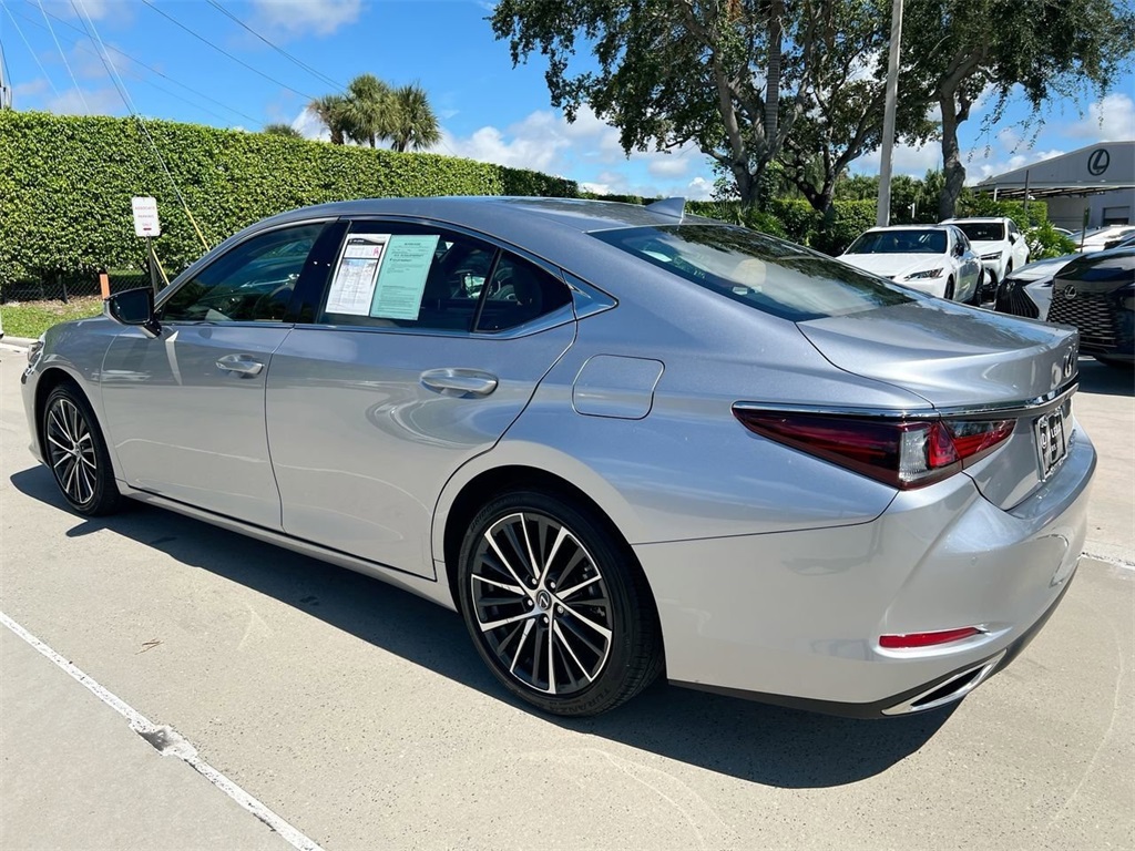 2025 Lexus ES 350 photo 4