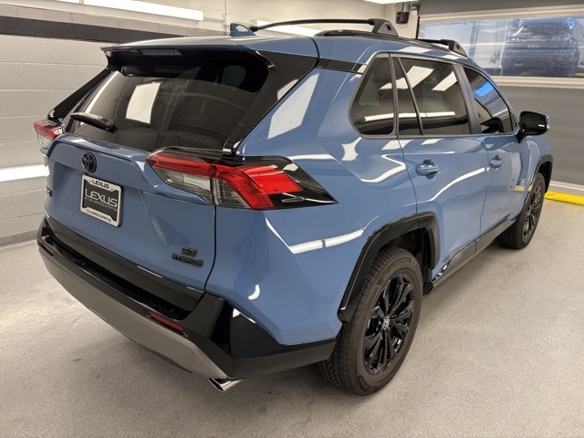 2024 Toyota RAV4 Hybrid SE photo 4