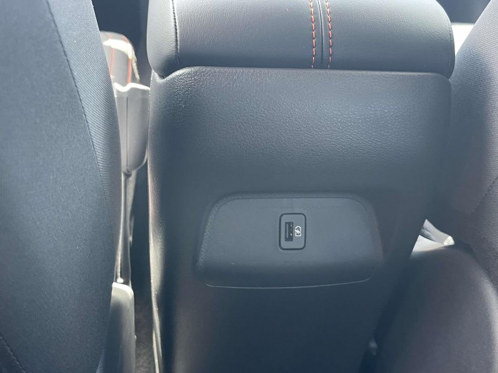 2025 Nissan Sentra SR photo 8