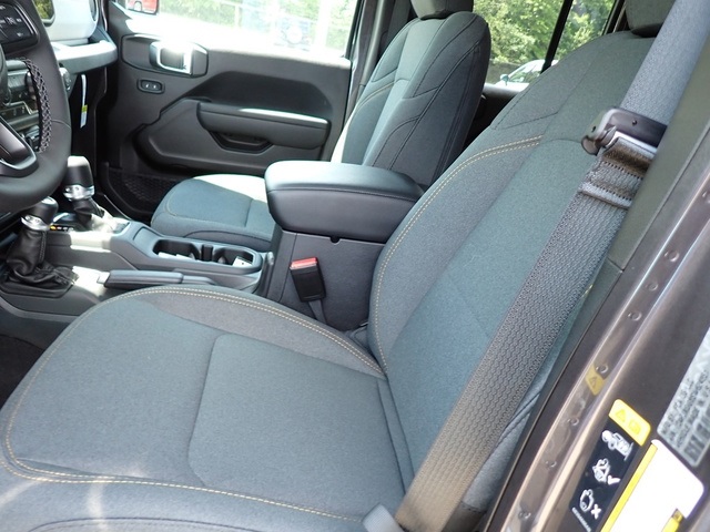 2025 Jeep Wrangler Sport S photo 12