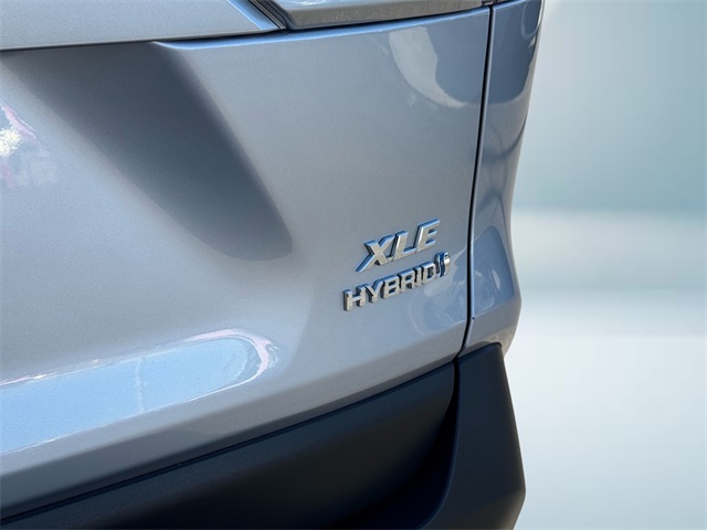 2024 Toyota RAV4 Hybrid XLE Premium photo 4