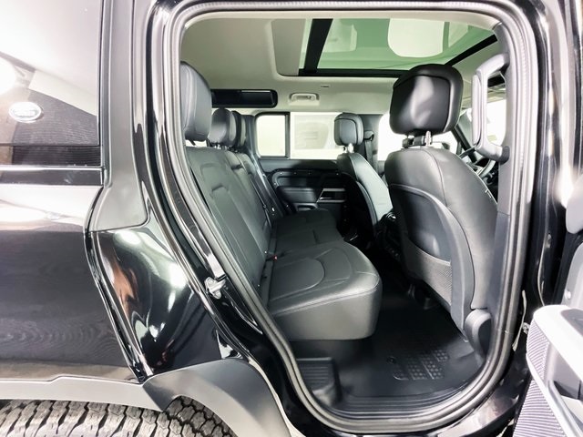2024 Land Rover Defender 110 SE photo 10