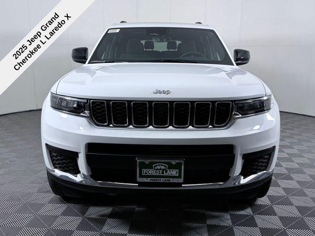 2025 Jeep Grand Cherokee Laredo X photo 3