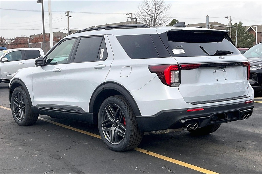 2026 Ford Explorer ST photo 2