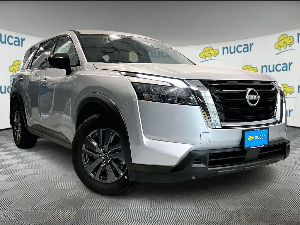 2025 Nissan Pathfinder S's photo