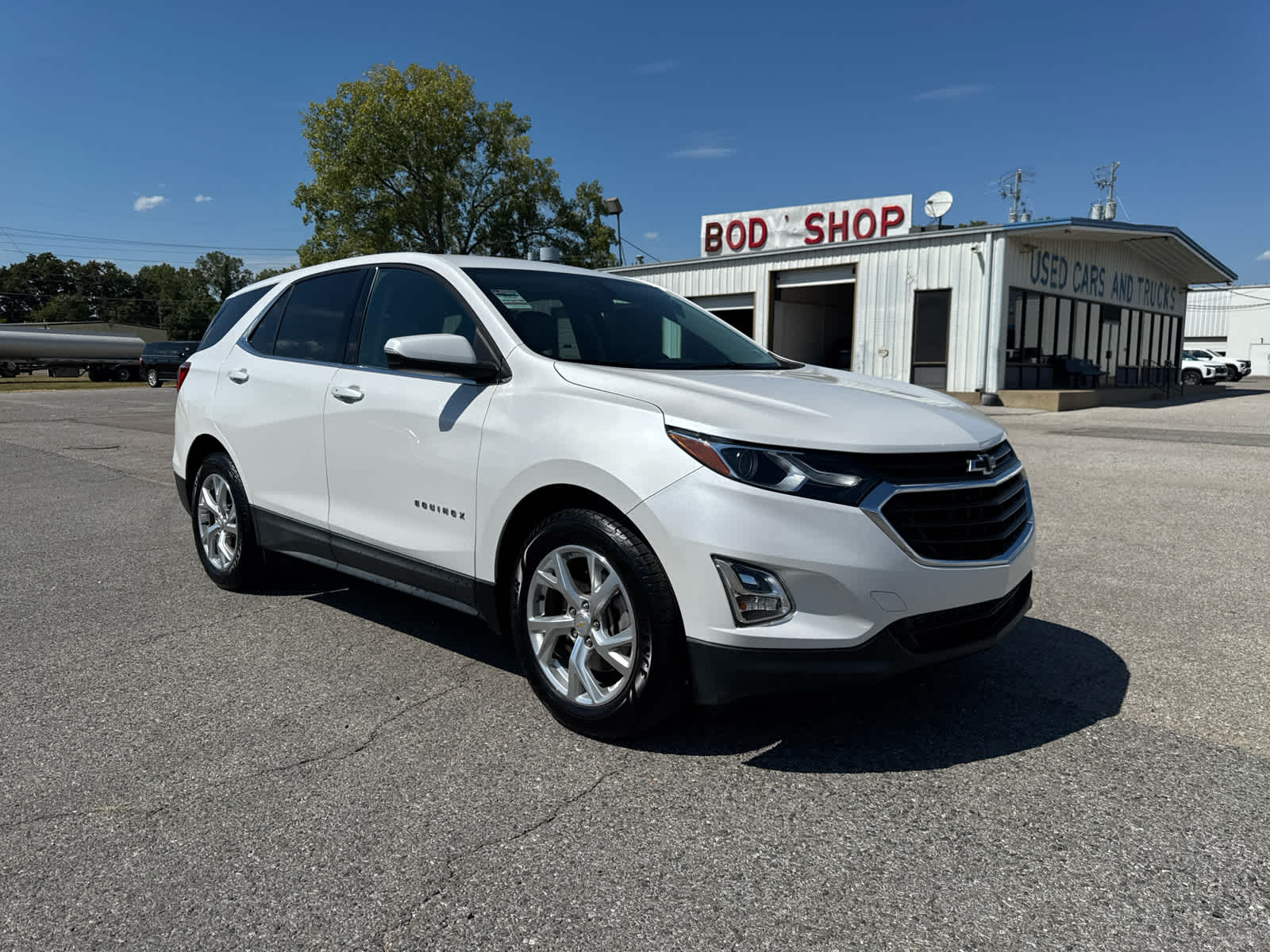 2018 Chevrolet Equinox LT photo 2