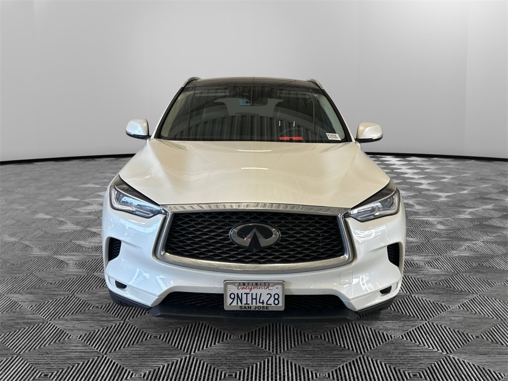 Certified Used 2024 White INFINITI LUXE image 2