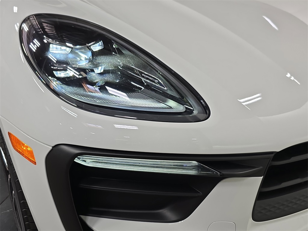 2026 Porsche Macan T photo 12