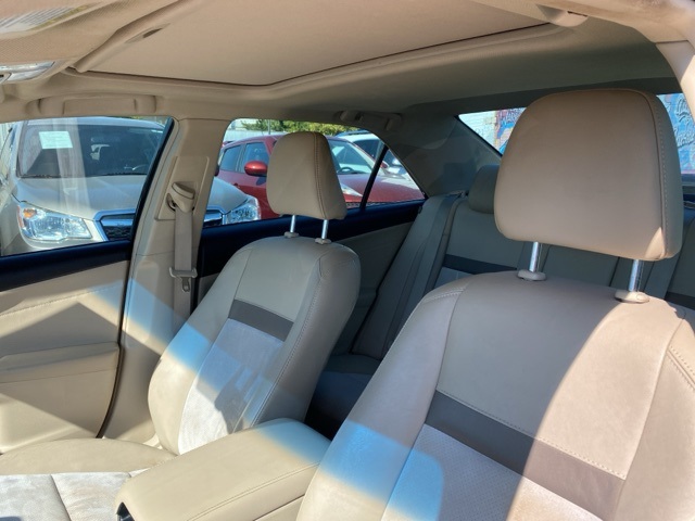 2014 Toyota Camry Hybrid XLE photo 11