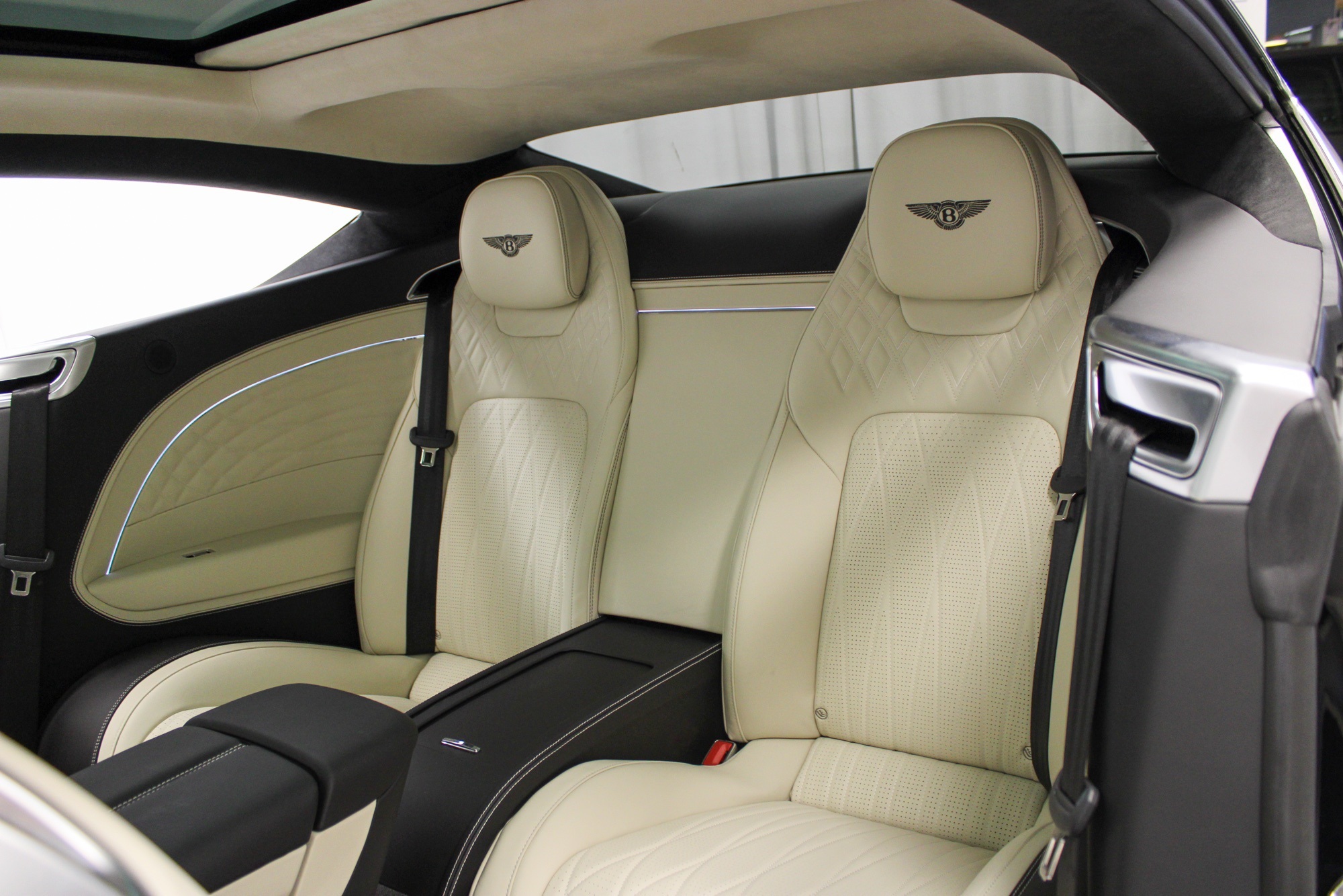 2024 Bentley Continental GT Azure V8 photo 22