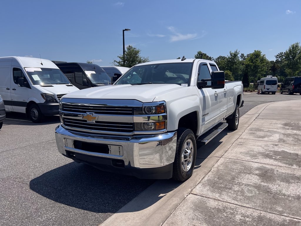 2017 Chevrolet Silverado 2500HD LT photo 3
