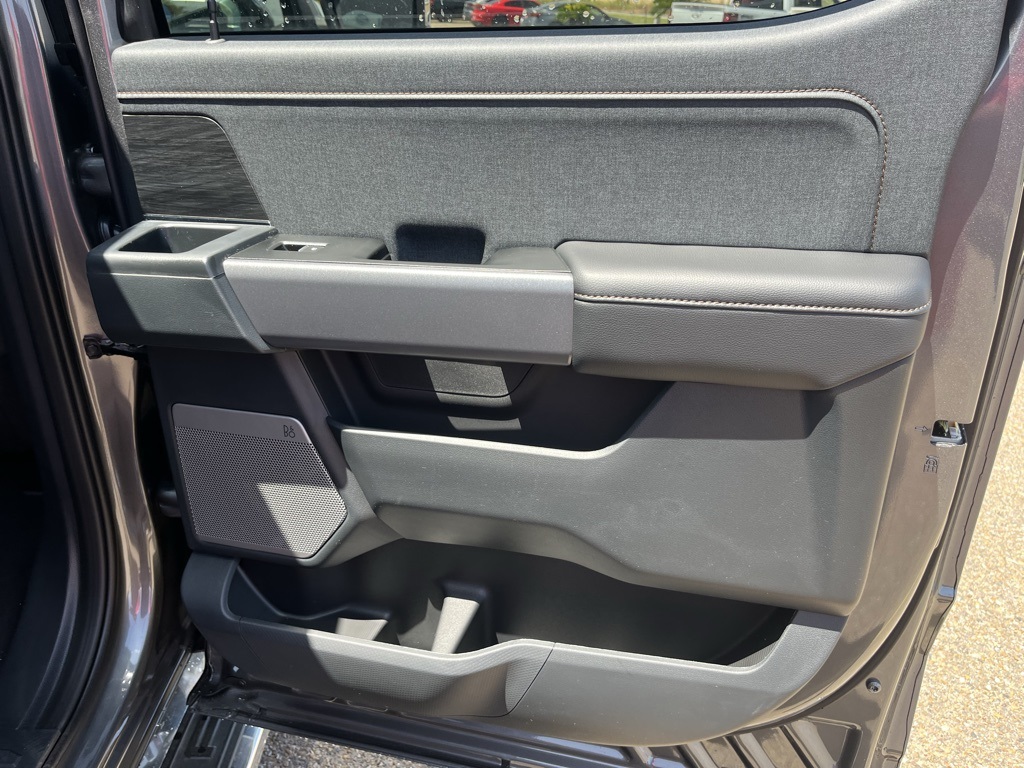 2025 Ford F-150 Lariat photo 16