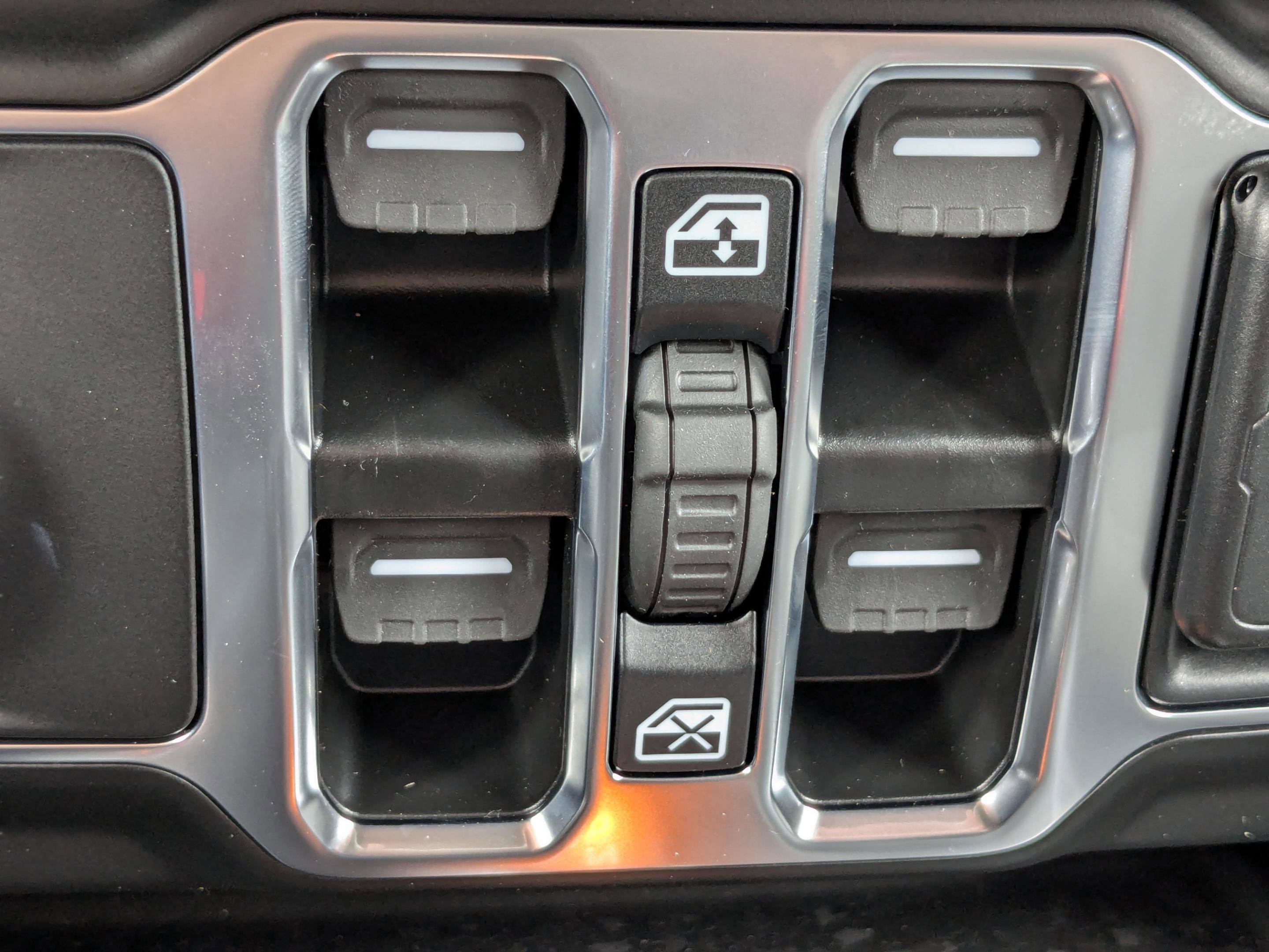 2025 Jeep Gladiator Sport S photo 23