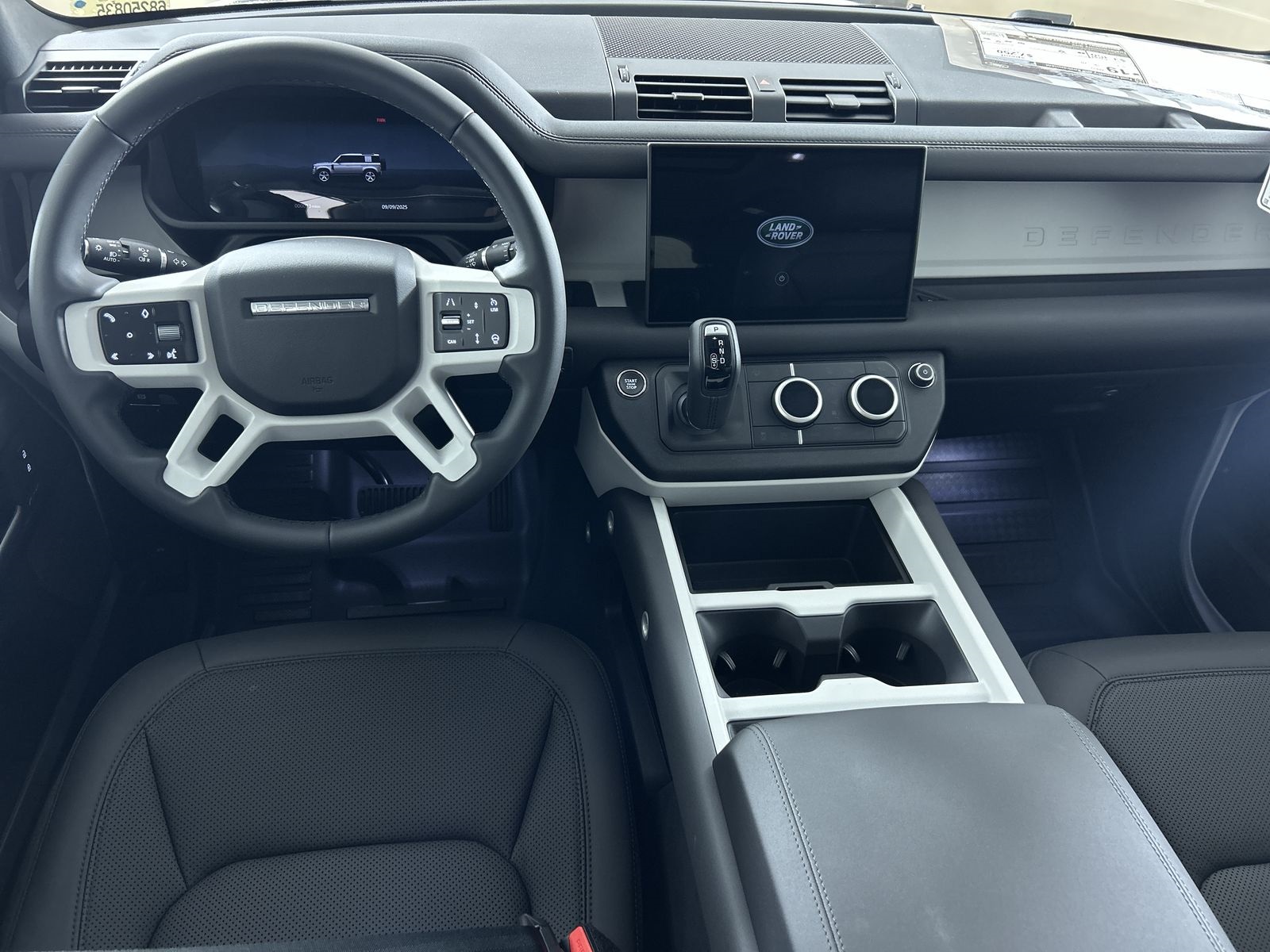 2025 Land Rover Defender 110 S photo 10