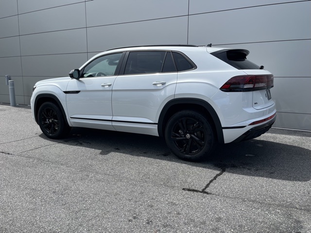2025 Volkswagen Atlas Cross Sport SEL R-Line photo 16