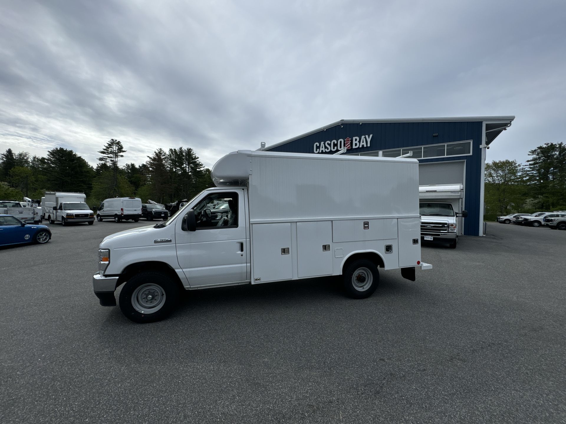 2025 Ford E-Series Cutaway Base's photo