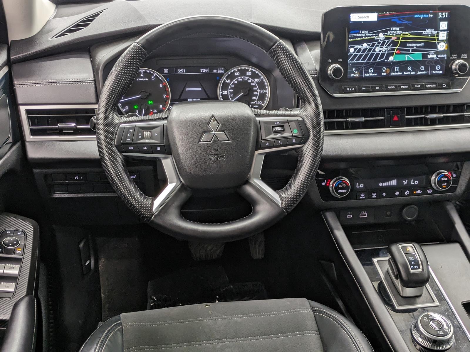 2022 Mitsubishi Outlander SE photo 4