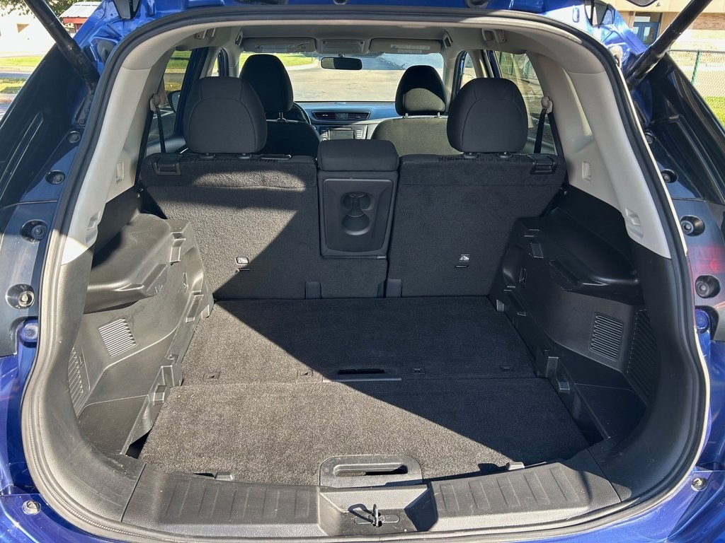 2018 Nissan Rogue SV photo 19