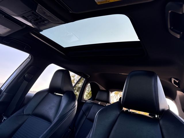 2020 Toyota RAV4 Hybrid XSE photo 16