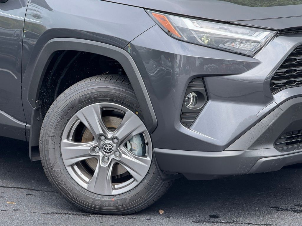 2025 Toyota RAV4 Hybrid LE photo 3