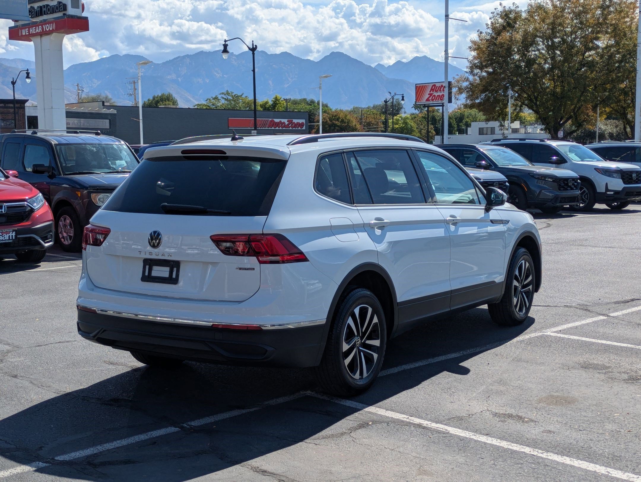 2022 Volkswagen Tiguan S photo 2