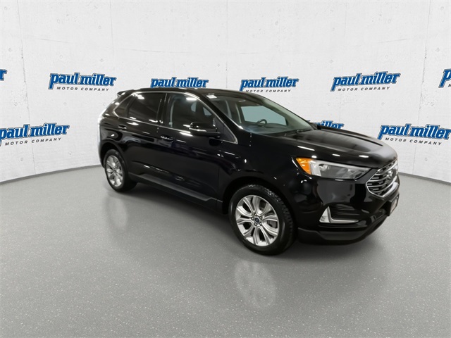 2022 Ford Edge Sport Titanium photo 2
